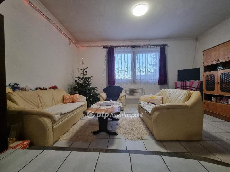 Eladó családi ház Pápa