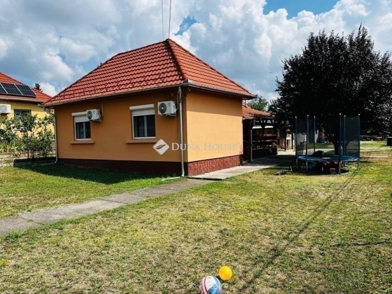 Eladó családi ház