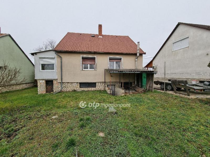 Eladó családi ház Devecser