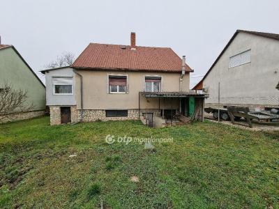 Eladó családi ház Devecser