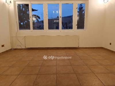 Eladó lakás Solymár