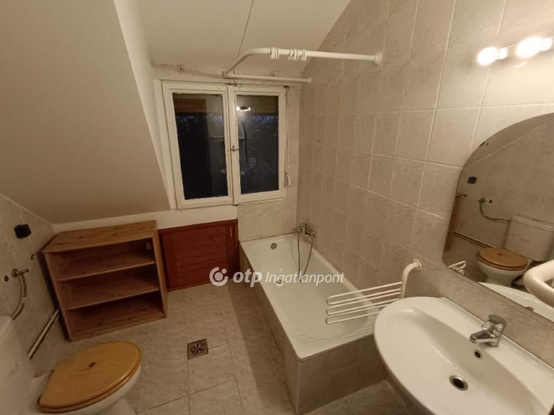 Eladó lakás Solymár