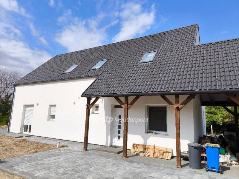 Eladó családi ház Ceglédbercel