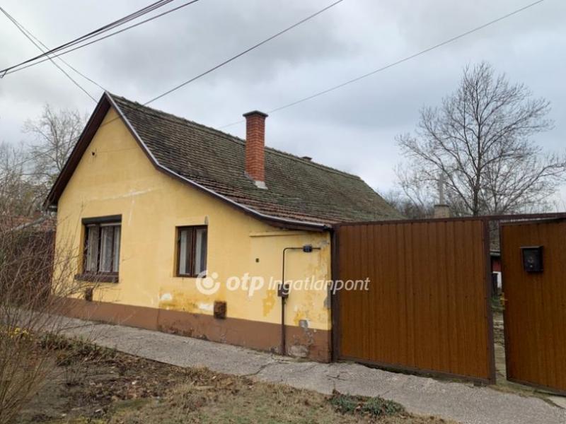 Eladó családi ház Cegléd