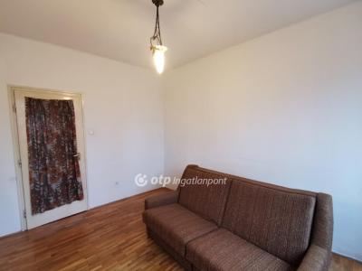 Eladó lakás Cegléd