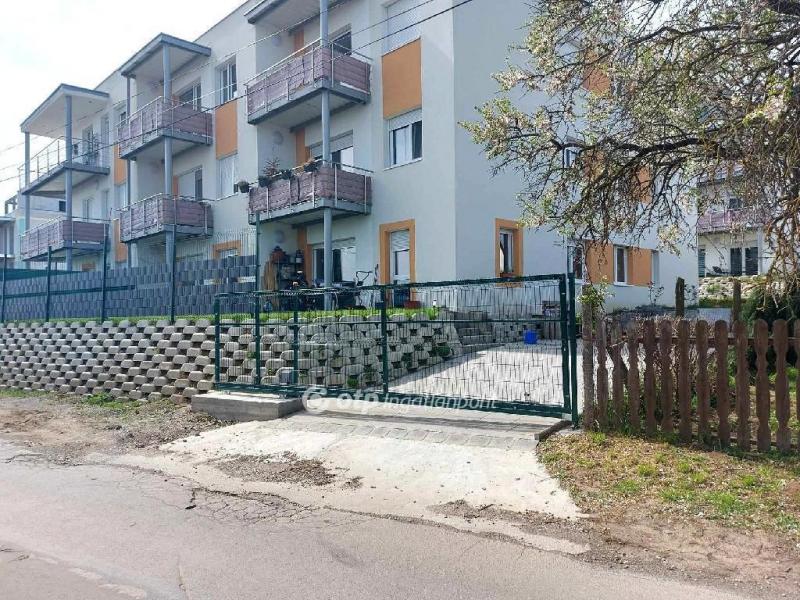 Eladó lakás Pécs