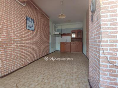 Eladó családi ház Vámospércs