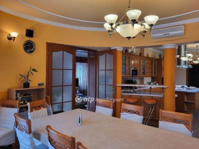 Eladó családi ház Siófok