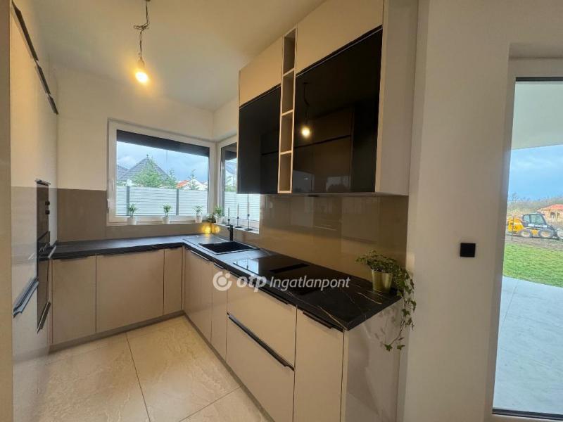 Eladó sorház Velence