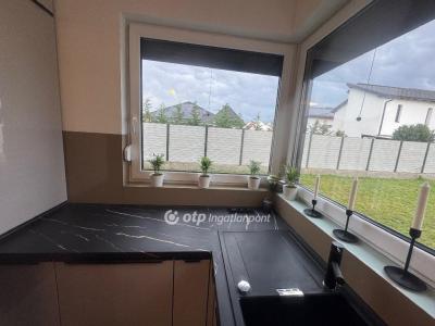 Eladó sorház Velence