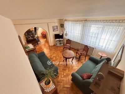 Eladó családi ház Szolnok