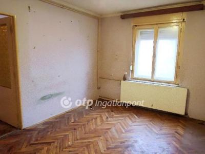 Eladó családi ház Abda