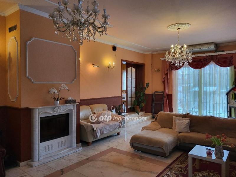 Eladó családi ház Siófok