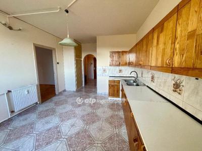 Eladó lakás Debrecen