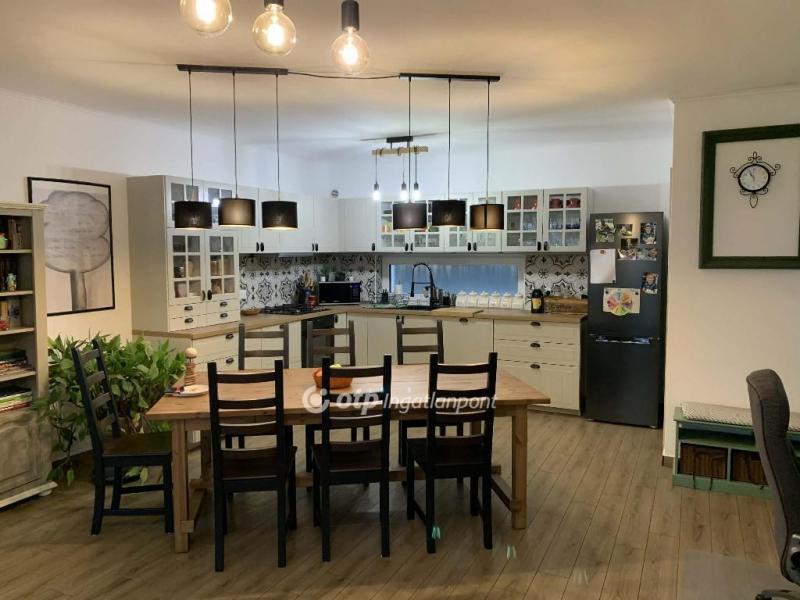 Eladó családi ház Dabas