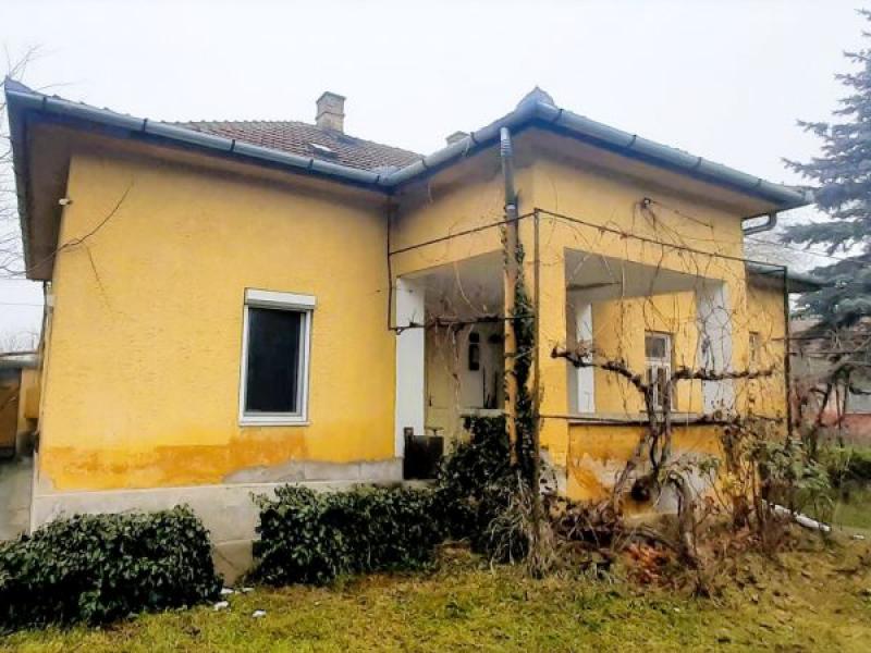 Eladó családi ház Monor