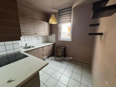 Eladó lakás Szekszárd