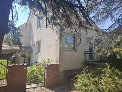 Eladó családi ház Úri