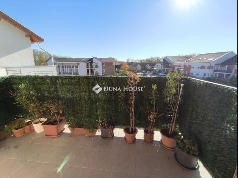 Eladó lakás Veresegyház