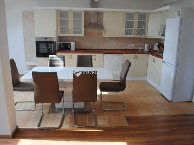 Eladó lakás Veresegyház