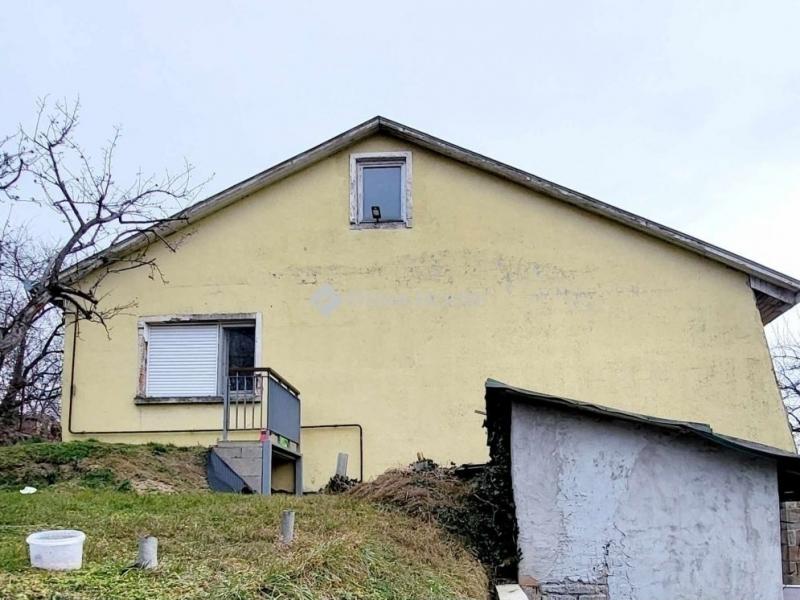 Eladó családi ház Vác