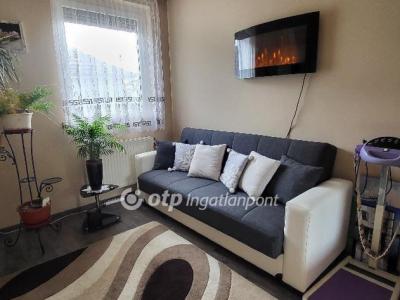 Eladó családi ház Pér