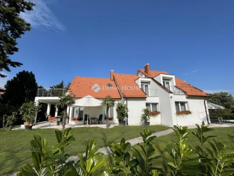 Eladó családi ház Balatonboglár