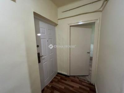 Eladó lakás Komló