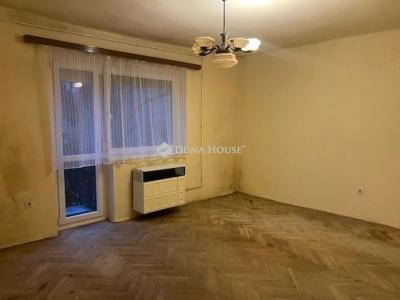 Eladó lakás Komló