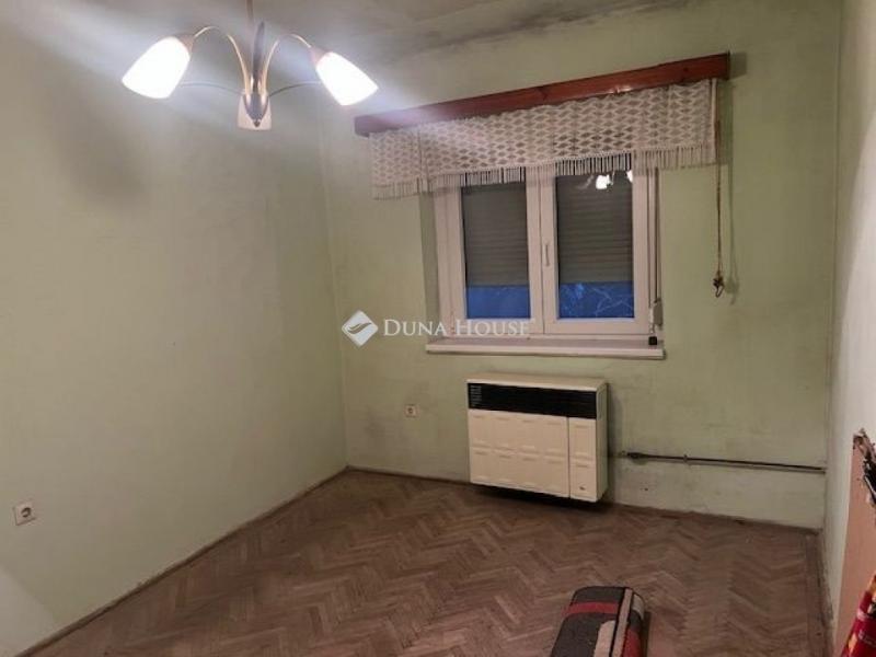 Eladó lakás Komló