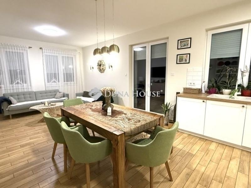 Eladó családi ház Üllő