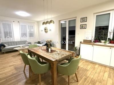 Eladó családi ház Üllő