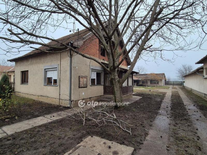 Eladó családi ház Kondoros
