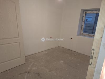 Eladó lakás Neszmély