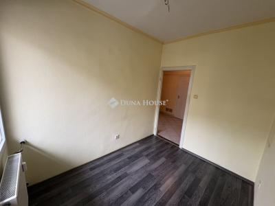 Eladó lakás Cegléd