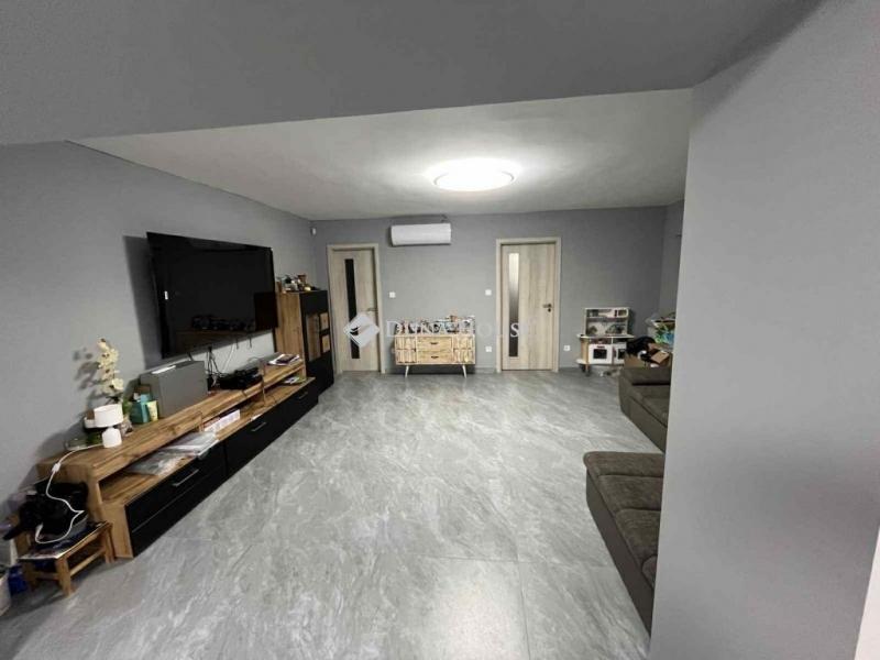 Eladó családi ház Úri