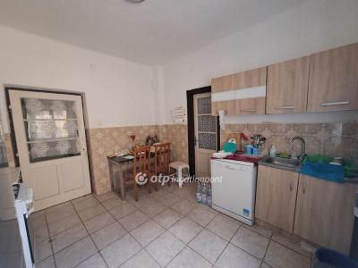 Eladó családi ház Kenderes