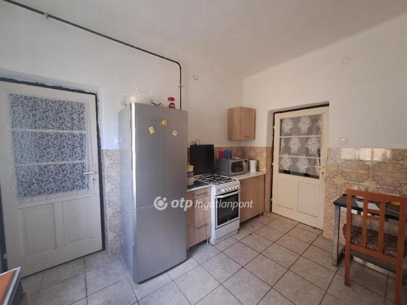 Eladó családi ház Kenderes