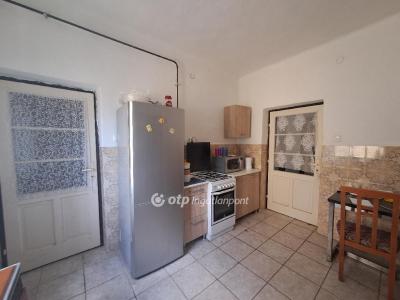 Eladó családi ház Kenderes