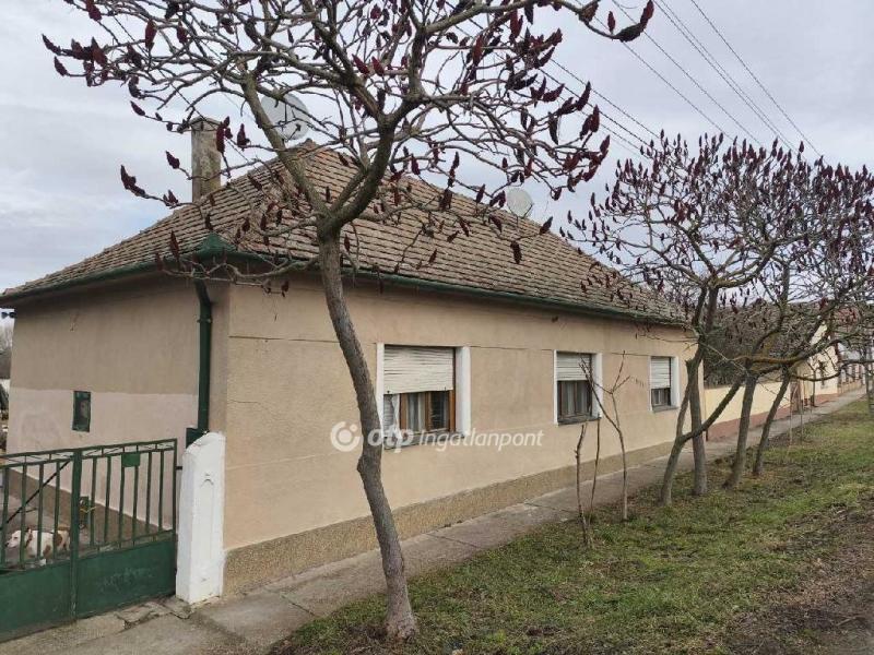 Eladó családi ház Villány