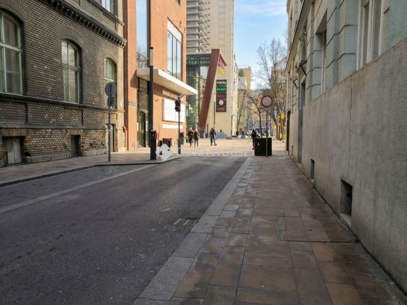 Eladó utcai bejáratú üzlethelység Budapest