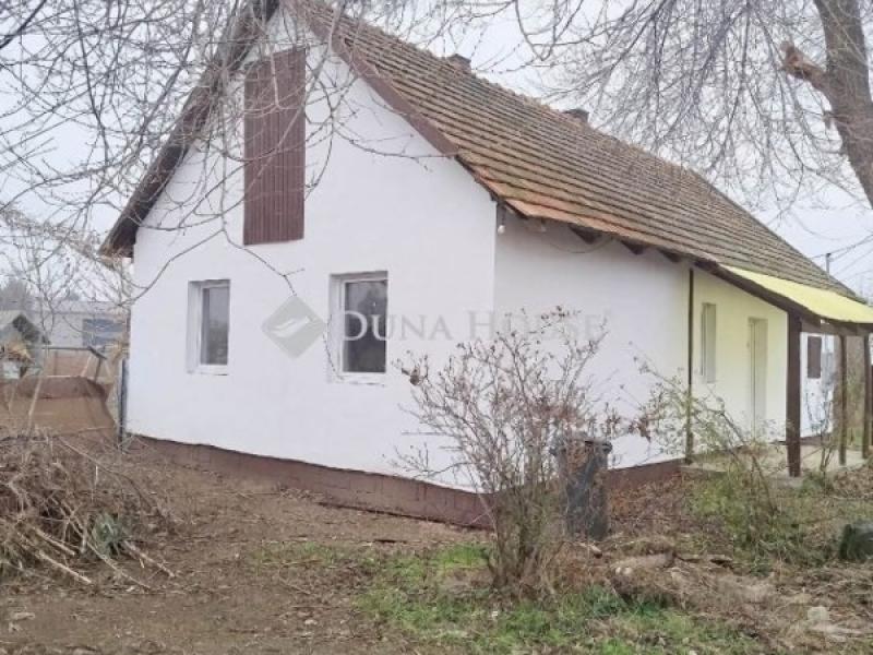 Eladó családi ház Farmos
