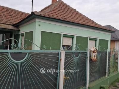 Eladó családi ház Taktaharkány
