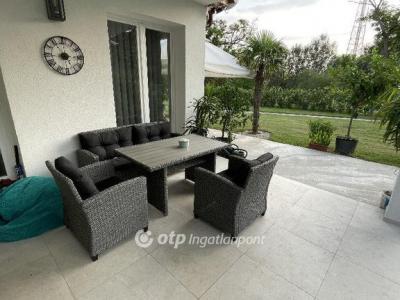 Eladó családi ház Balatonboglár