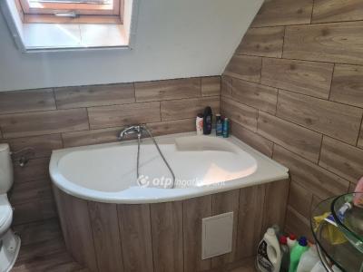 Eladó családi ház Érd