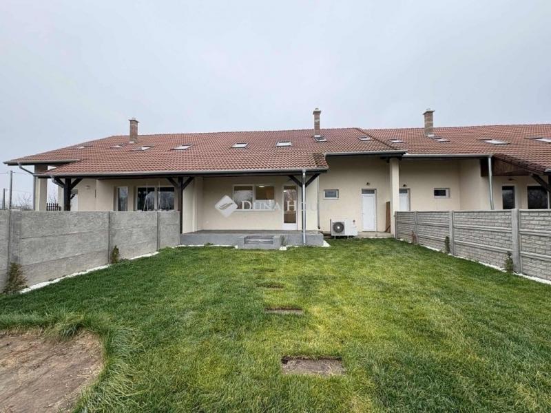 Eladó családi ház Újlengyel