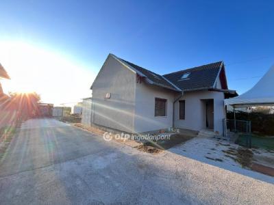 Eladó családi ház Iváncsa