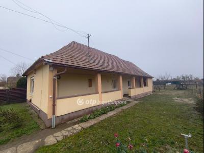 Eladó családi ház Iváncsa