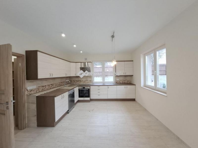 Eladó családi ház Budapest