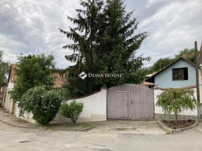 Eladó családi ház Esztergom